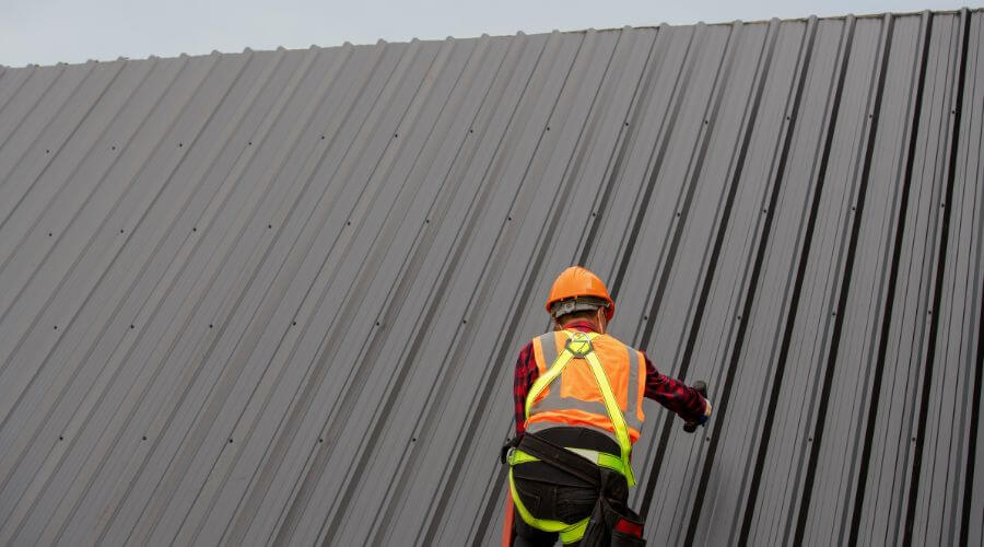 Professional gutter cleaning in Maxwell, IA